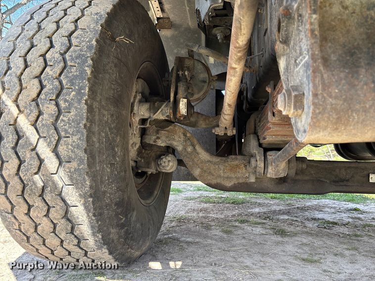 image for item FB3386 2006 International Paystar 5600i truck cab and chassis