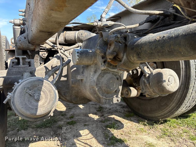 image for item FB3386 2006 International Paystar 5600i truck cab and chassis