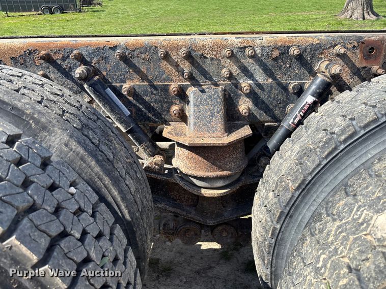 image for item FB3386 2006 International Paystar 5600i truck cab and chassis