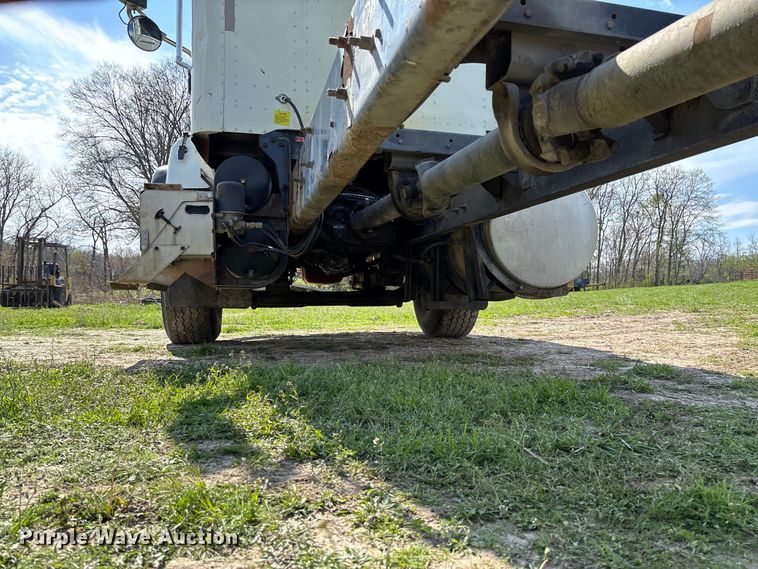 image for item FB3386 2006 International Paystar 5600i truck cab and chassis