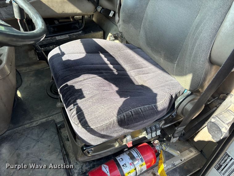 image for item FB3386 2006 International Paystar 5600i truck cab and chassis