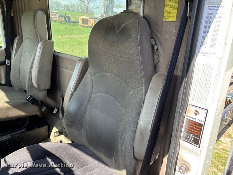 image for item FB3386 2006 International Paystar 5600i truck cab and chassis