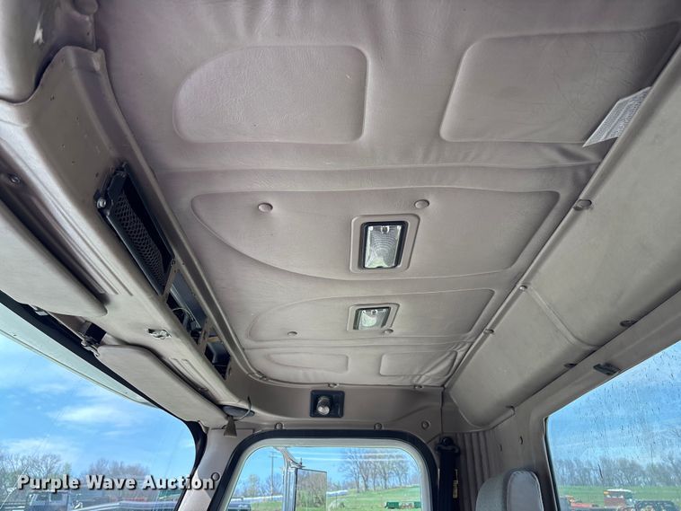 image for item FB3386 2006 International Paystar 5600i truck cab and chassis