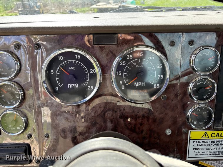 image for item FB3386 2006 International Paystar 5600i truck cab and chassis