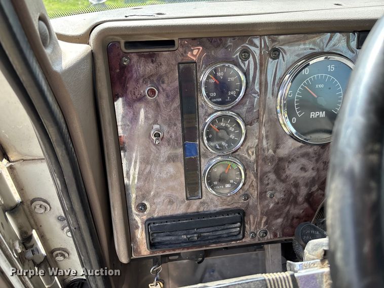 image for item FB3386 2006 International Paystar 5600i truck cab and chassis