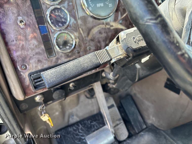 image for item FB3386 2006 International Paystar 5600i truck cab and chassis