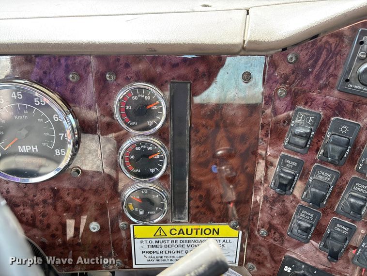 image for item FB3386 2006 International Paystar 5600i truck cab and chassis