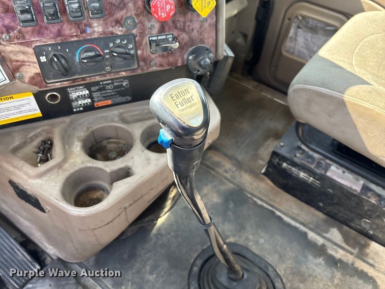 image for item FB3386 2006 International Paystar 5600i truck cab and chassis