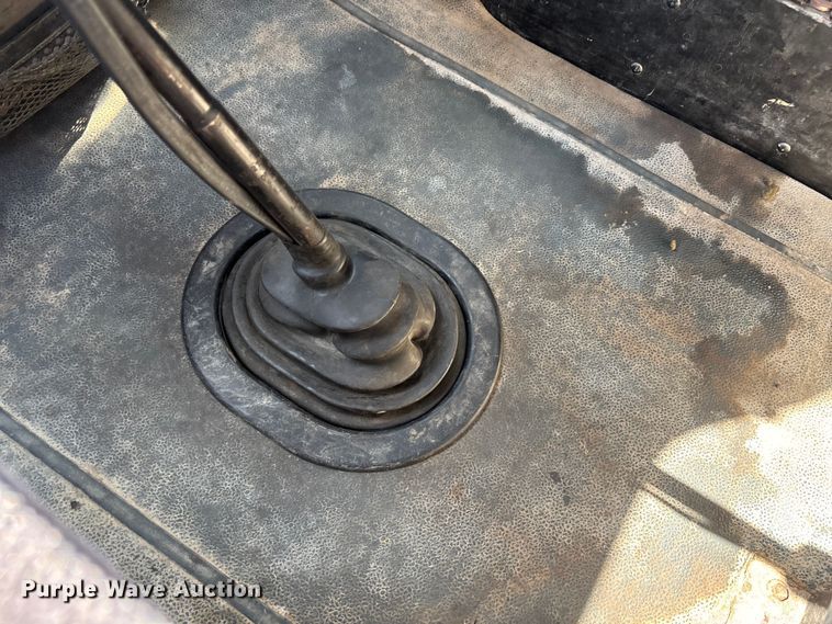 image for item FB3386 2006 International Paystar 5600i truck cab and chassis