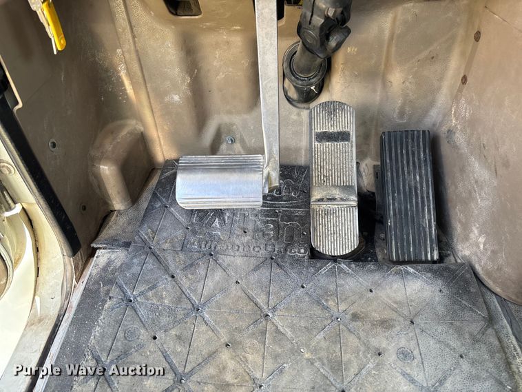 image for item FB3386 2006 International Paystar 5600i truck cab and chassis