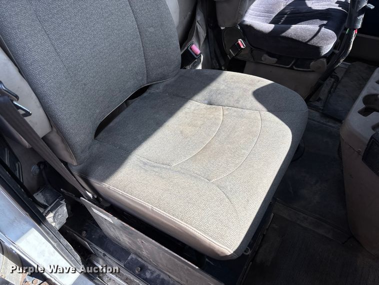 image for item FB3386 2006 International Paystar 5600i truck cab and chassis