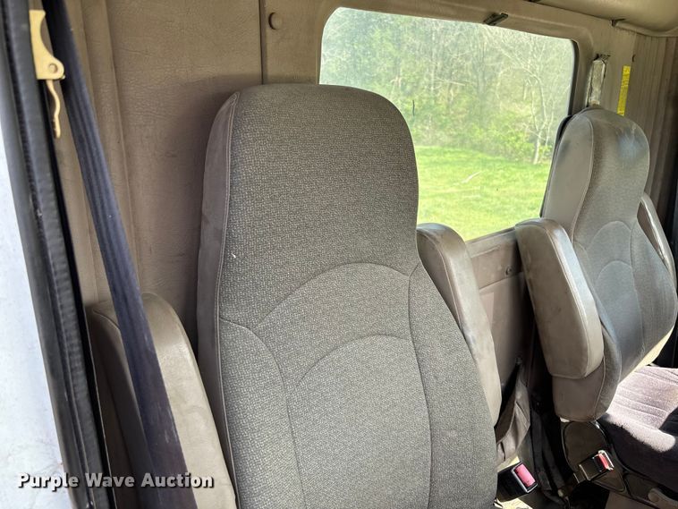 image for item FB3386 2006 International Paystar 5600i truck cab and chassis