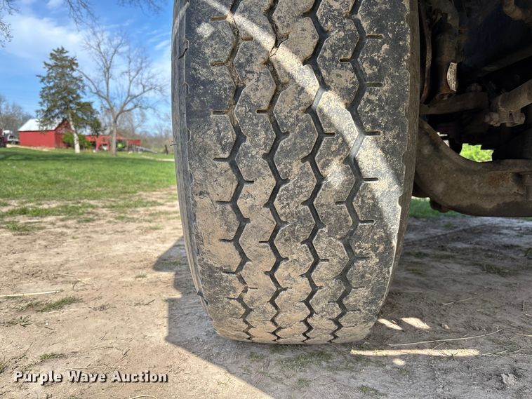 image for item FB3386 2006 International Paystar 5600i truck cab and chassis