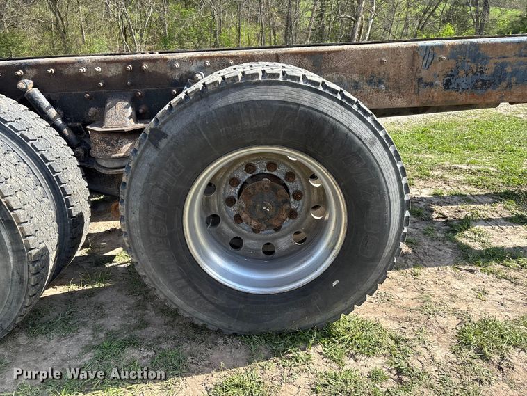 image for item FB3386 2006 International Paystar 5600i truck cab and chassis