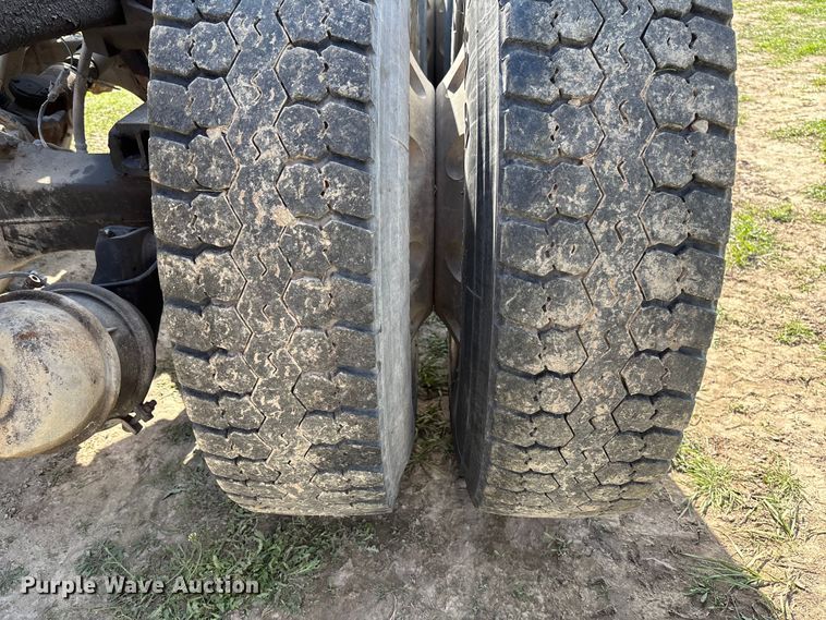 image for item FB3386 2006 International Paystar 5600i truck cab and chassis