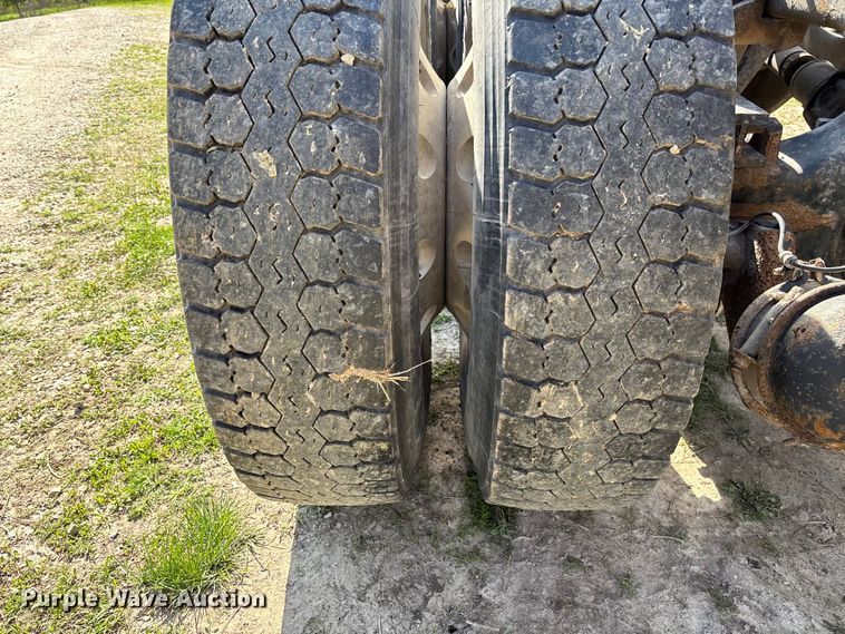 image for item FB3386 2006 International Paystar 5600i truck cab and chassis