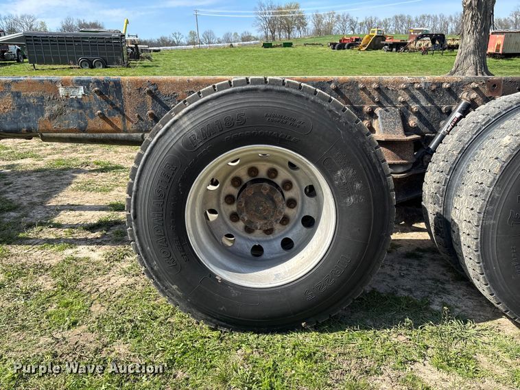 image for item FB3386 2006 International Paystar 5600i truck cab and chassis