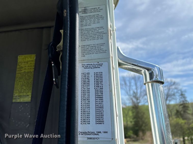 image for item FB3386 2006 International Paystar 5600i truck cab and chassis
