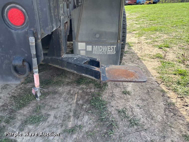 image for item FB3387 2005 Sterling L9500 flatbed truck