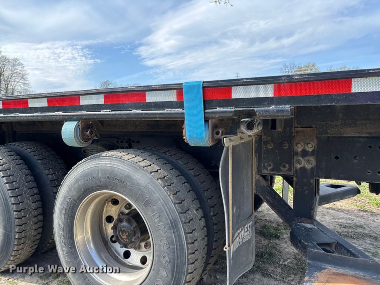 image for item FB3387 2005 Sterling L9500 flatbed truck