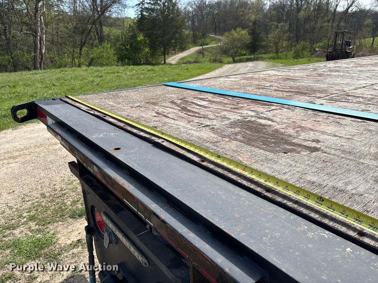 image for item FB3387 2005 Sterling L9500 flatbed truck