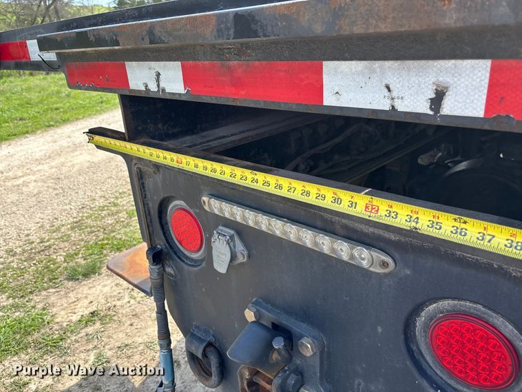 image for item FB3387 2005 Sterling L9500 flatbed truck