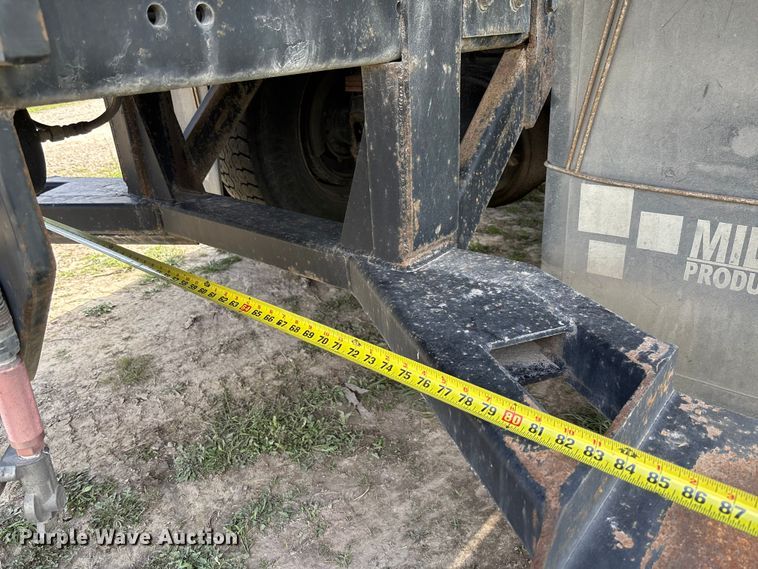 image for item FB3387 2005 Sterling L9500 flatbed truck