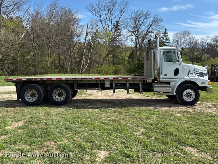 image for item FB3388 2002 Western Star 4900 flatbed truck
