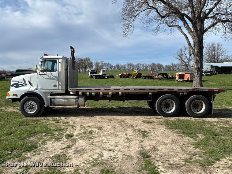 image for item FB3388 2002 Western Star 4900 flatbed truck