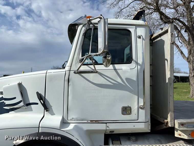 image for item FB3388 2002 Western Star 4900 flatbed truck