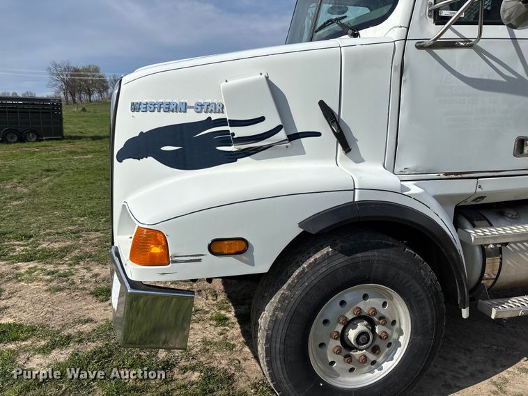 image for item FB3388 2002 Western Star 4900 flatbed truck