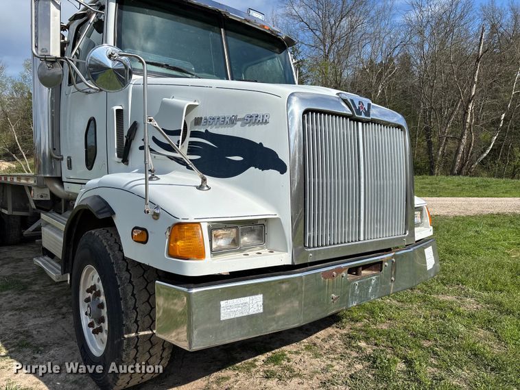 image for item FB3388 2002 Western Star 4900 flatbed truck