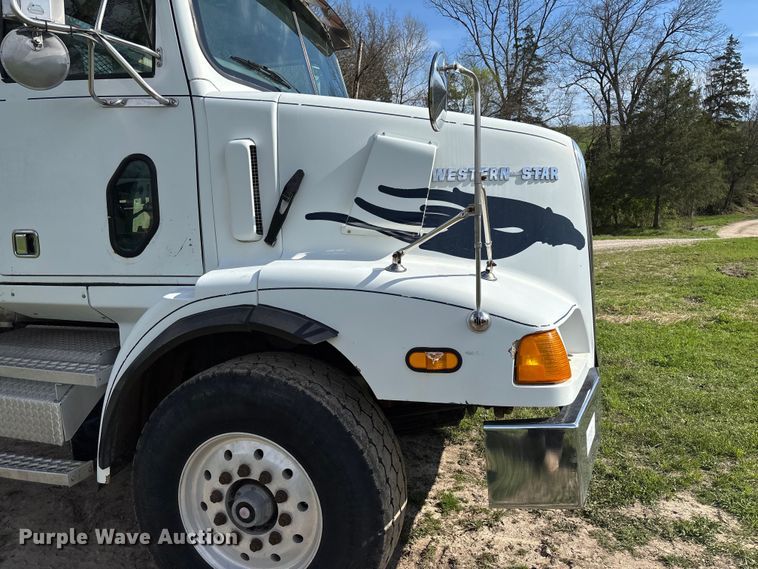 image for item FB3388 2002 Western Star 4900 flatbed truck