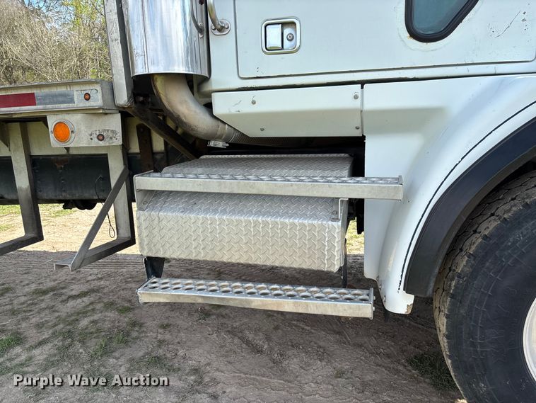 image for item FB3388 2002 Western Star 4900 flatbed truck