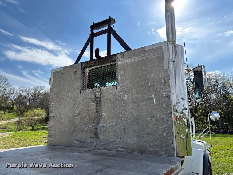 image for item FB3388 2002 Western Star 4900 flatbed truck