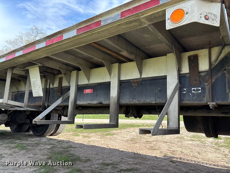 image for item FB3388 2002 Western Star 4900 flatbed truck