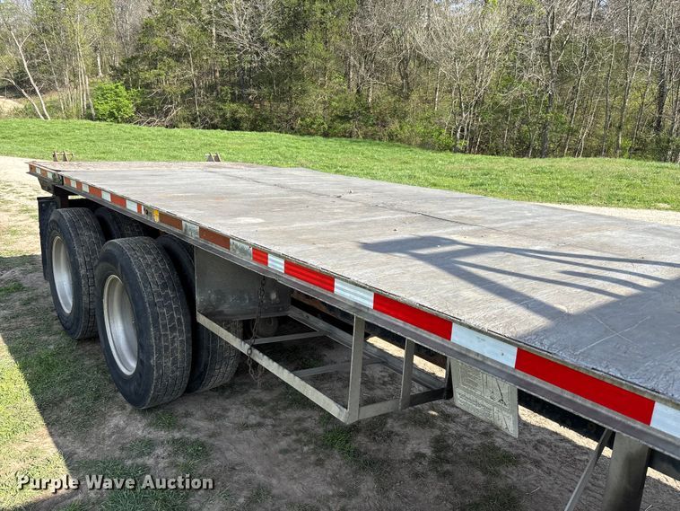 image for item FB3388 2002 Western Star 4900 flatbed truck