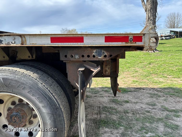 image for item FB3388 2002 Western Star 4900 flatbed truck