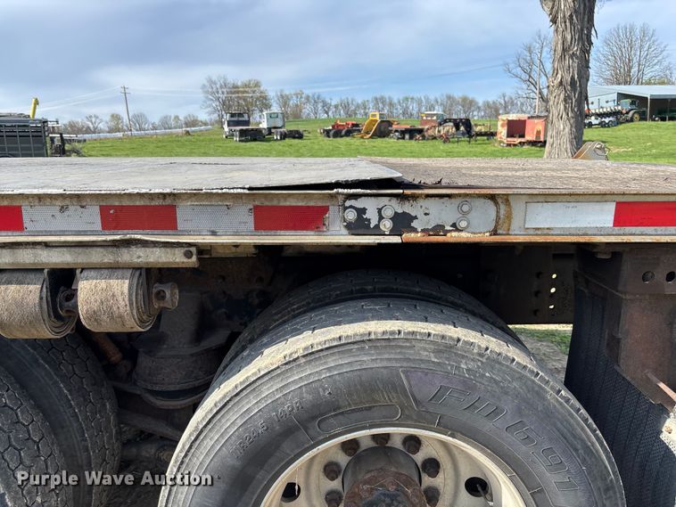 image for item FB3388 2002 Western Star 4900 flatbed truck