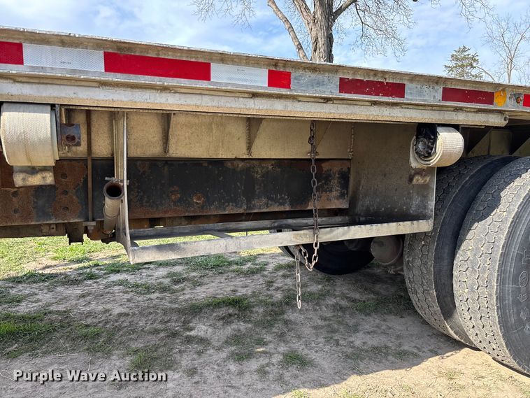 image for item FB3388 2002 Western Star 4900 flatbed truck