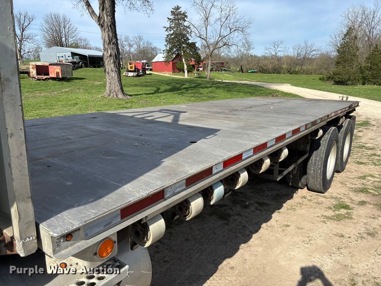 image for item FB3388 2002 Western Star 4900 flatbed truck