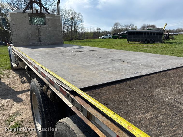 image for item FB3388 2002 Western Star 4900 flatbed truck