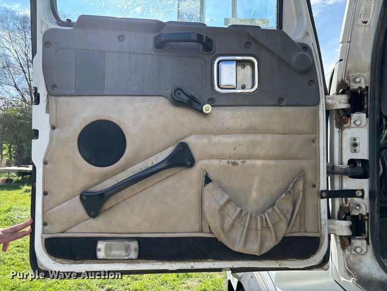 image for item FB3388 2002 Western Star 4900 flatbed truck