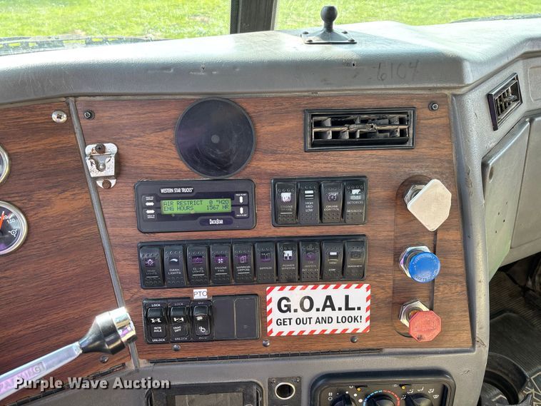 image for item FB3388 2002 Western Star 4900 flatbed truck