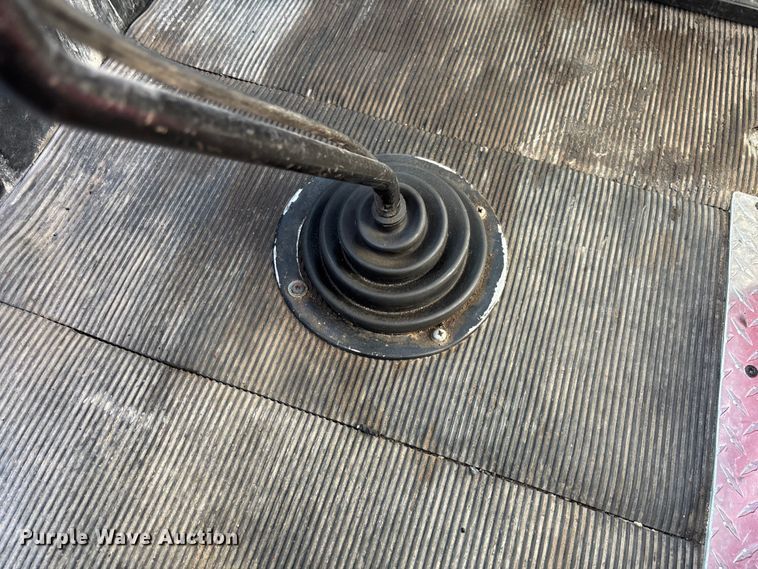 image for item FB3388 2002 Western Star 4900 flatbed truck