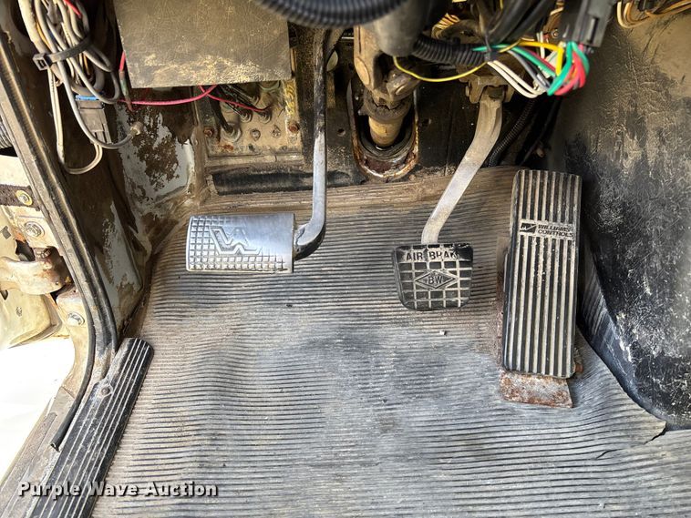 image for item FB3388 2002 Western Star 4900 flatbed truck