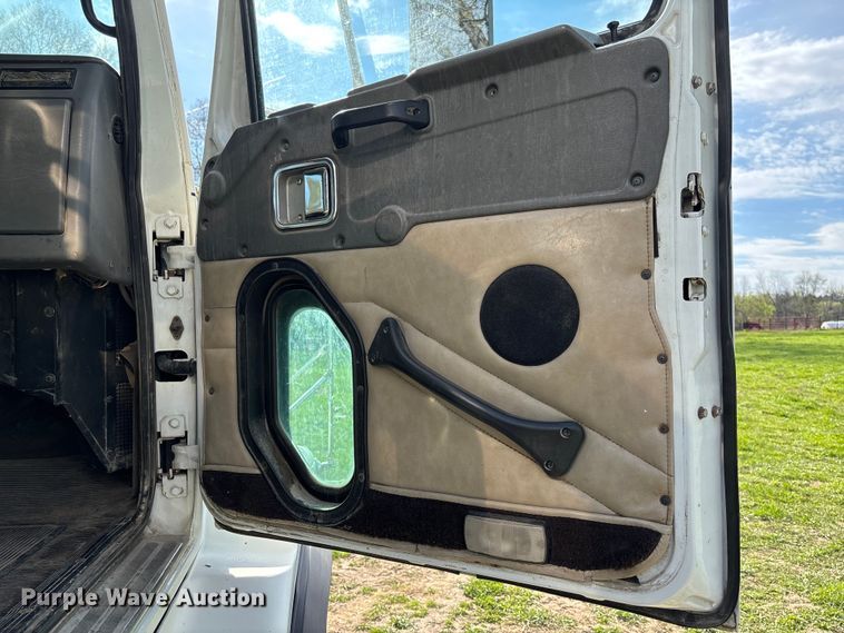 image for item FB3388 2002 Western Star 4900 flatbed truck