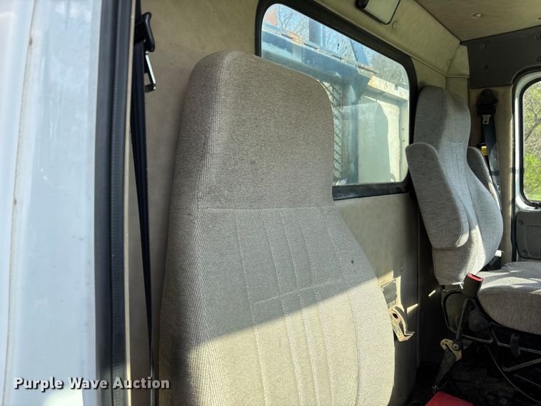 image for item FB3388 2002 Western Star 4900 flatbed truck