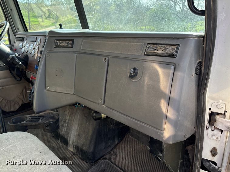 image for item FB3388 2002 Western Star 4900 flatbed truck