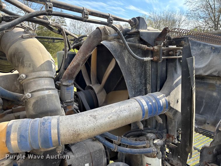 image for item FB3388 2002 Western Star 4900 flatbed truck